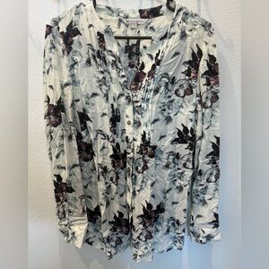 DE COLLECTION Pleated Floral Button Down Blouse